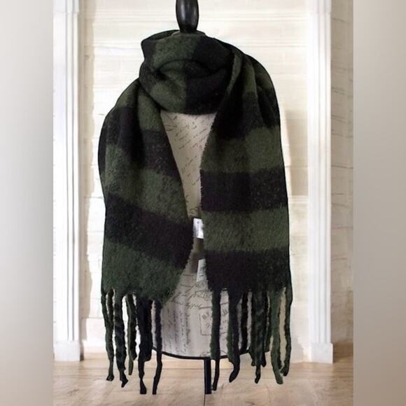 INC International Concepts Buffalo Check Blanket Scarf Wrap NEW - Picture 2 of 5